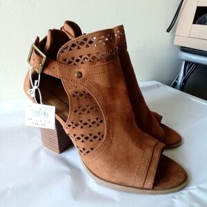 American Eagle Women's Size 7.5 Cut Out Peep Toe Bootie Brown Faux Suede NWT
